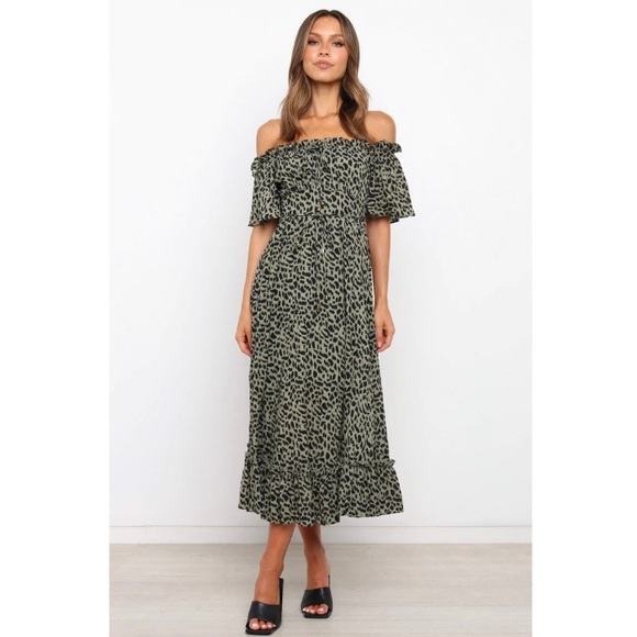 Petal & Pup Remy Dress Emerald Size 8 Animal Print Off The Shoulder Ruffle Midi - Picture 3 of 15